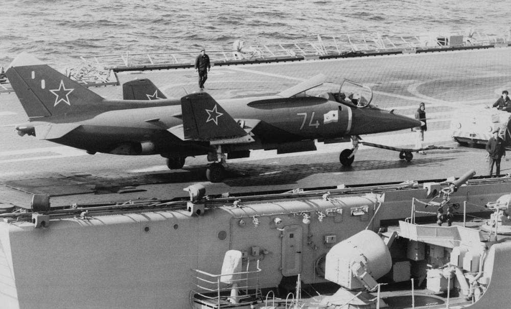 苏联时代的红色鹰眼，红海军的海上神鹰：雅克44预警机