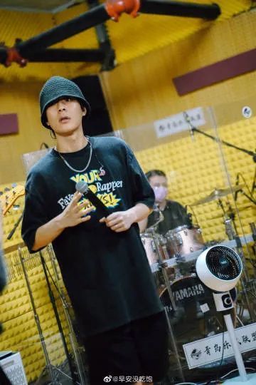 早安被道德绑架,贰万表示不需要可怜……round2真的会渐行渐远?