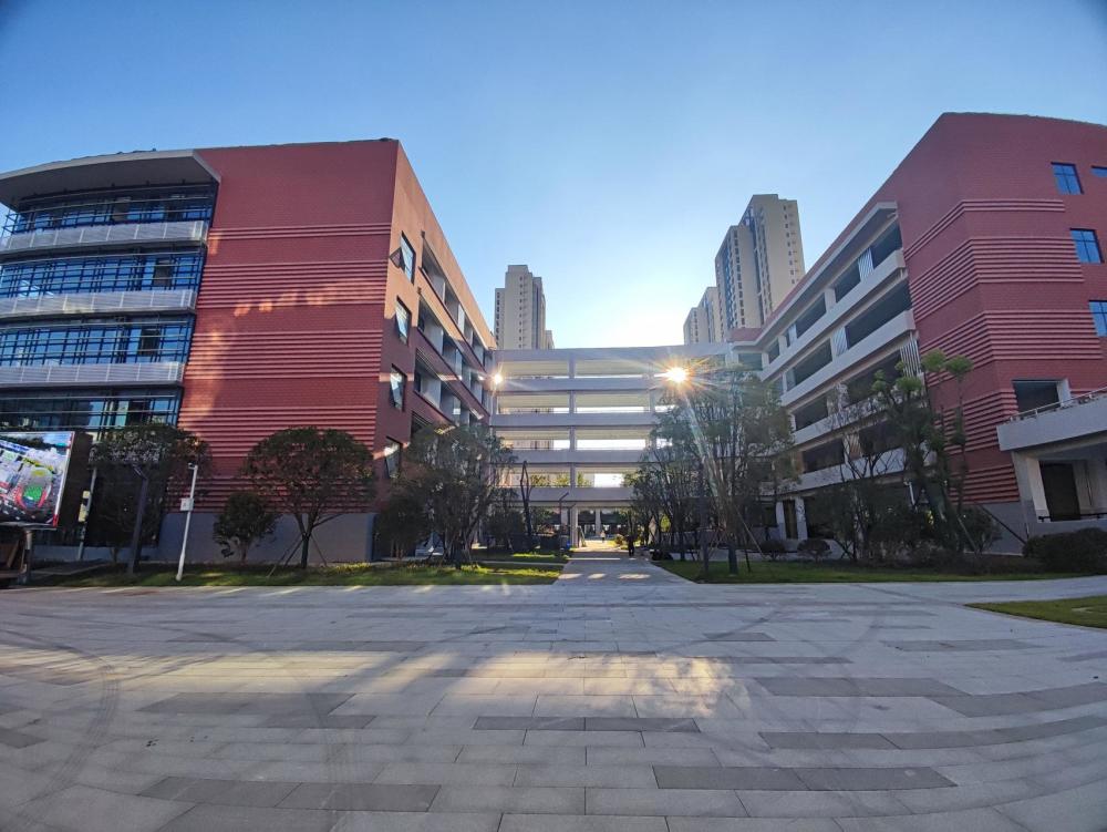 附中集团又添新成员师大附中凌云中学迎来四百余名新生