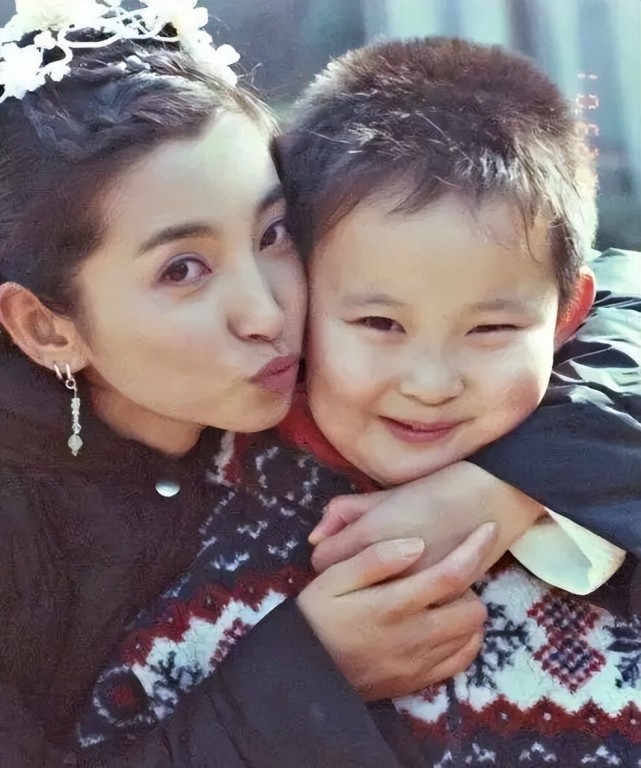 董子健离婚！其母王京花是导火索？中国第一经纪人，也有硬伤_腾讯新闻