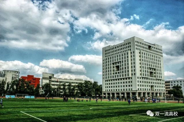 学校总占地面积2435亩,分为温泉,昆仑,文光三个校区,设有有20个学院