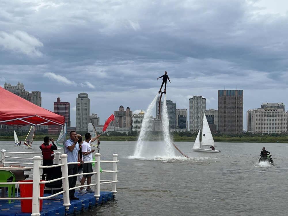 水上狂欢美丽松花江上演速度与激情