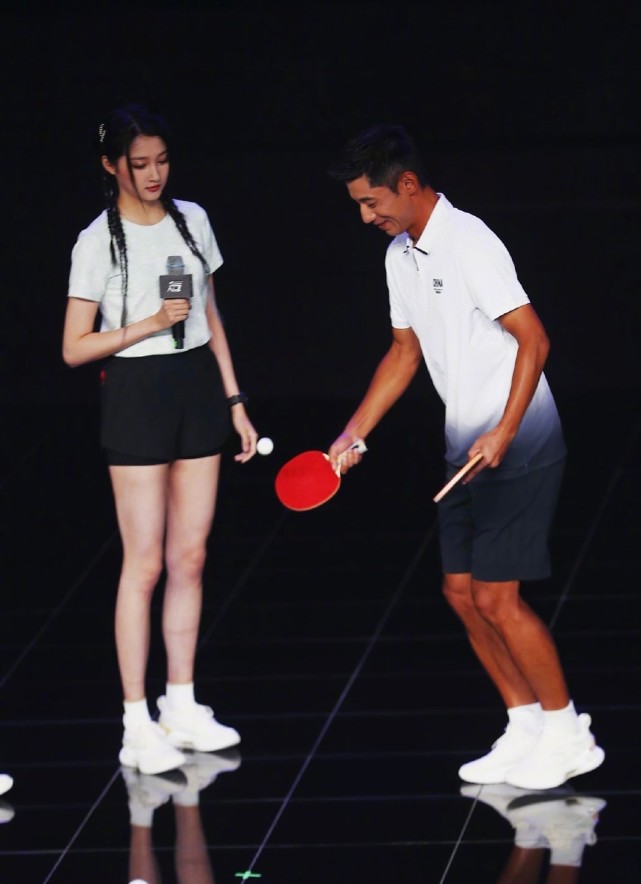 张继科约会关晓彤携手代言国产品牌奥运冠军配1米7大长腿