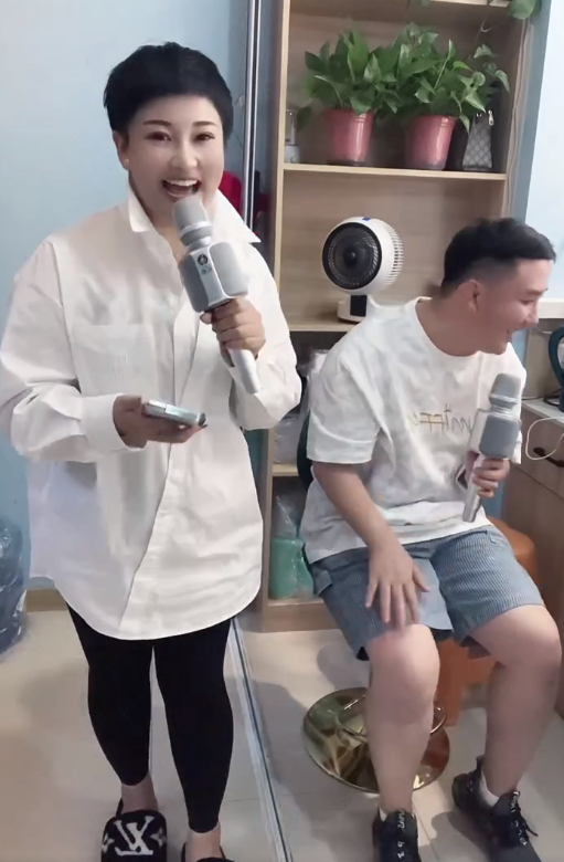 胖丫出狱后首次和杨树林同框!夫妻满脸幸福,女方曾因卖假药入狱