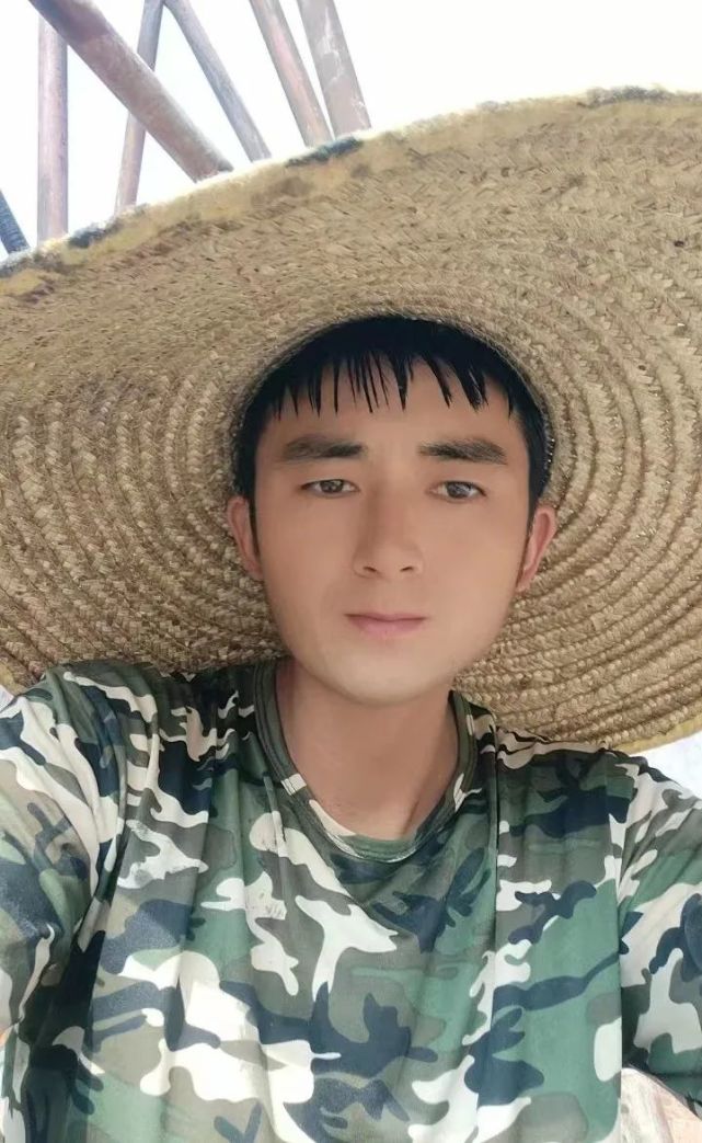 "托举者"余森8月4日下午佛山市高明区文明办向何伟雄,余森,侯强,陆