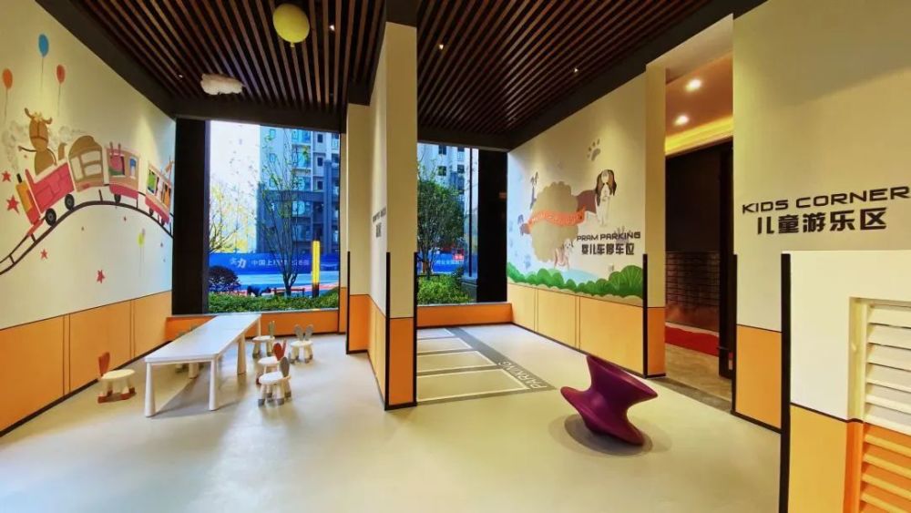 美的置业架空层后3.