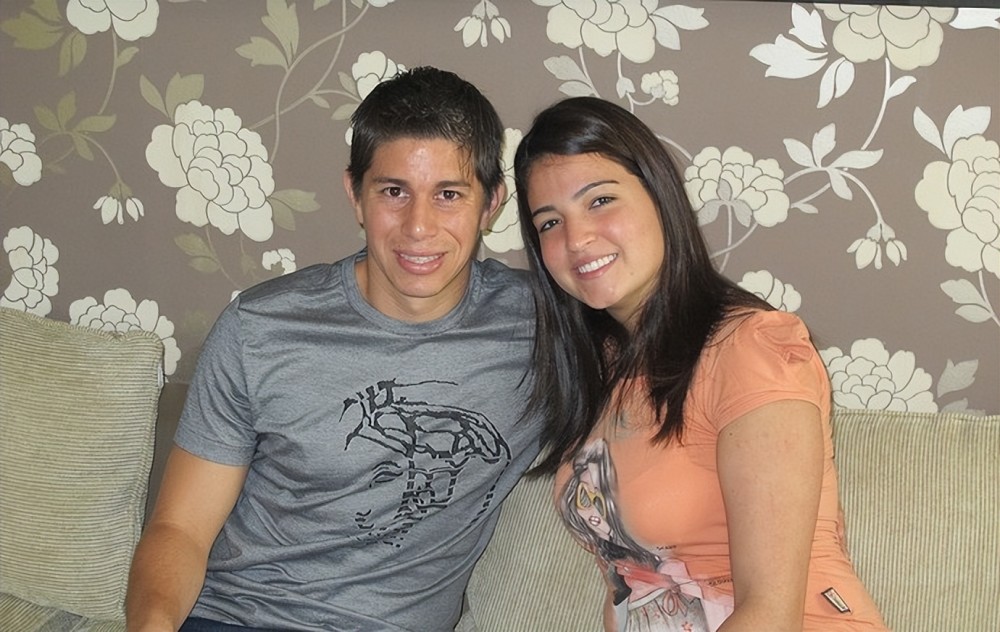 39岁孔卡二婚娶美娇娘,踹掉巴西原配,和新欢带俩儿子生活_腾讯新闻