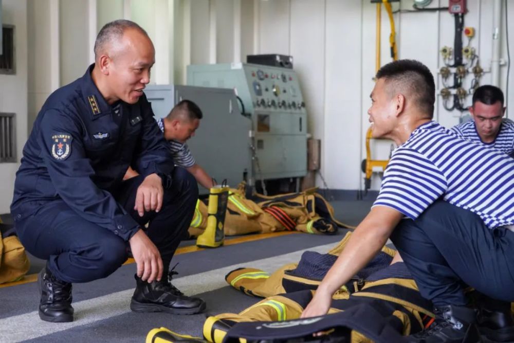 东部战区继续位台岛周边海空域组织实战化联合演训