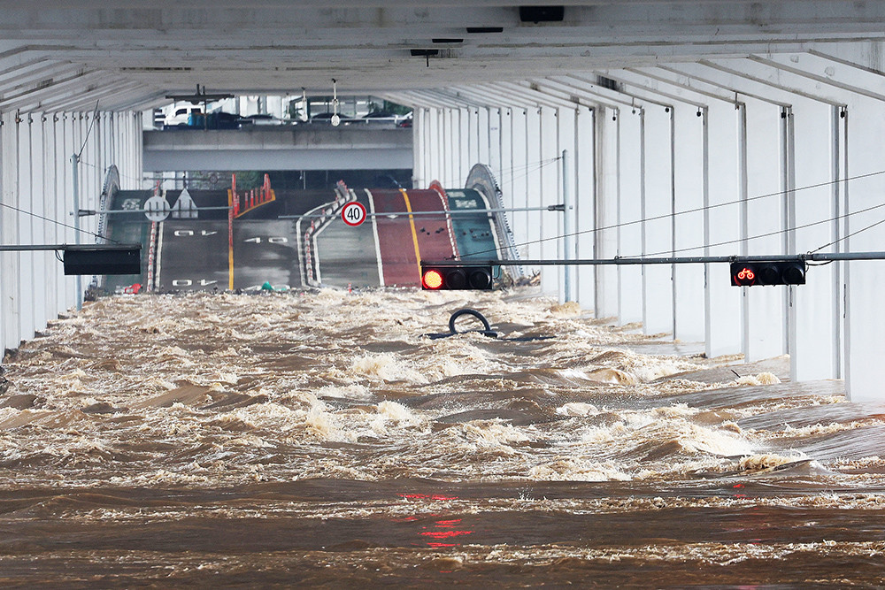 图集地铁被淹交通瘫痪韩国首都圈遭遇特大暴雨