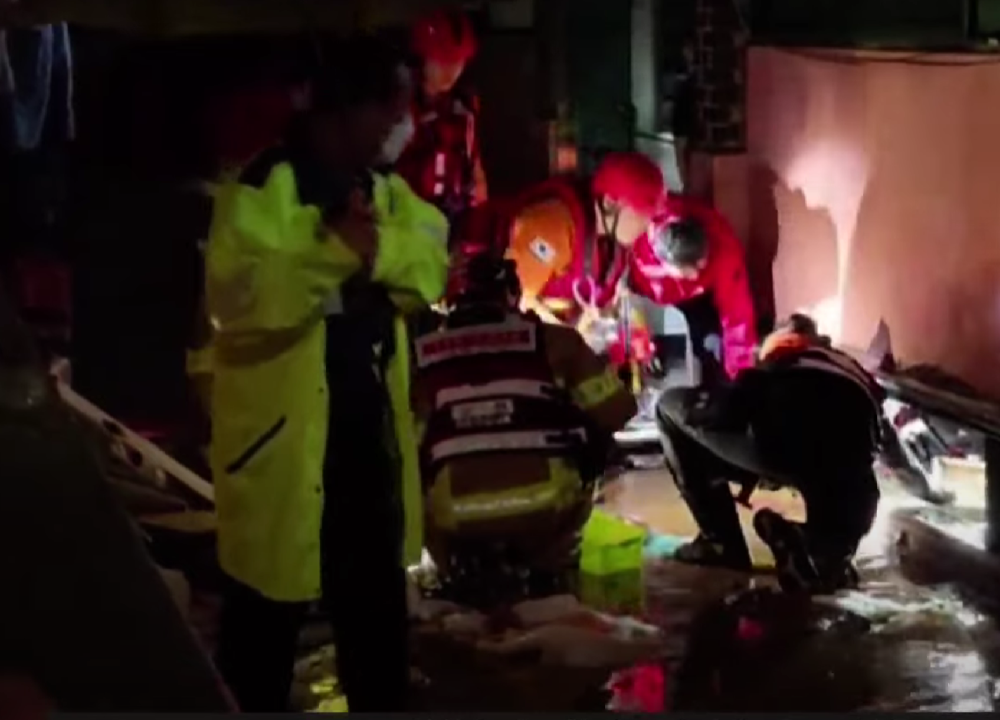 现场曝光：韩国首尔暴雨，残疾人家庭三口在半地下室溺亡