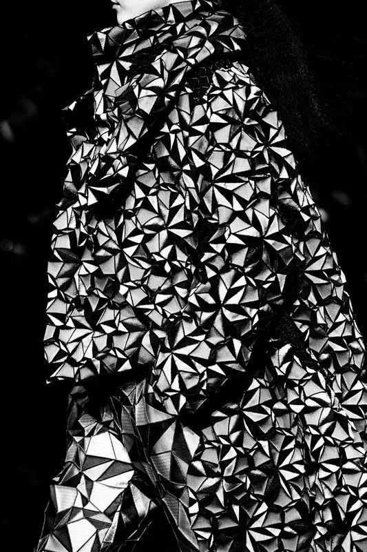 日本设计大师三宅一生(1938——2022)