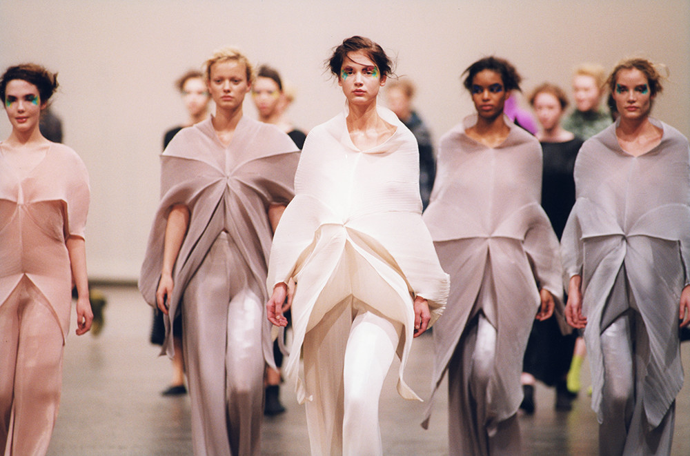 图集永不过时的褶皱著名服装设计师三宅一生去世