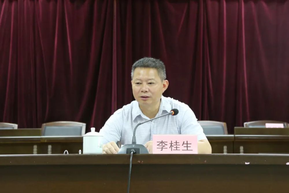 县委常委,组织部部长李桂生出席开班仪式并上专题党课.