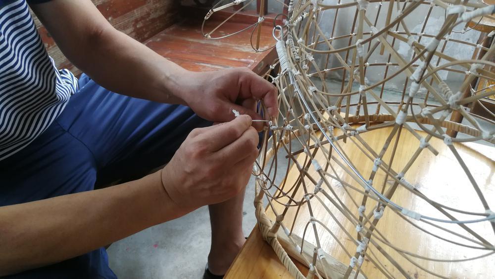 "现在无论扎什么尺寸的狮头,我脑子里像自动生成草图一样,马上就会有