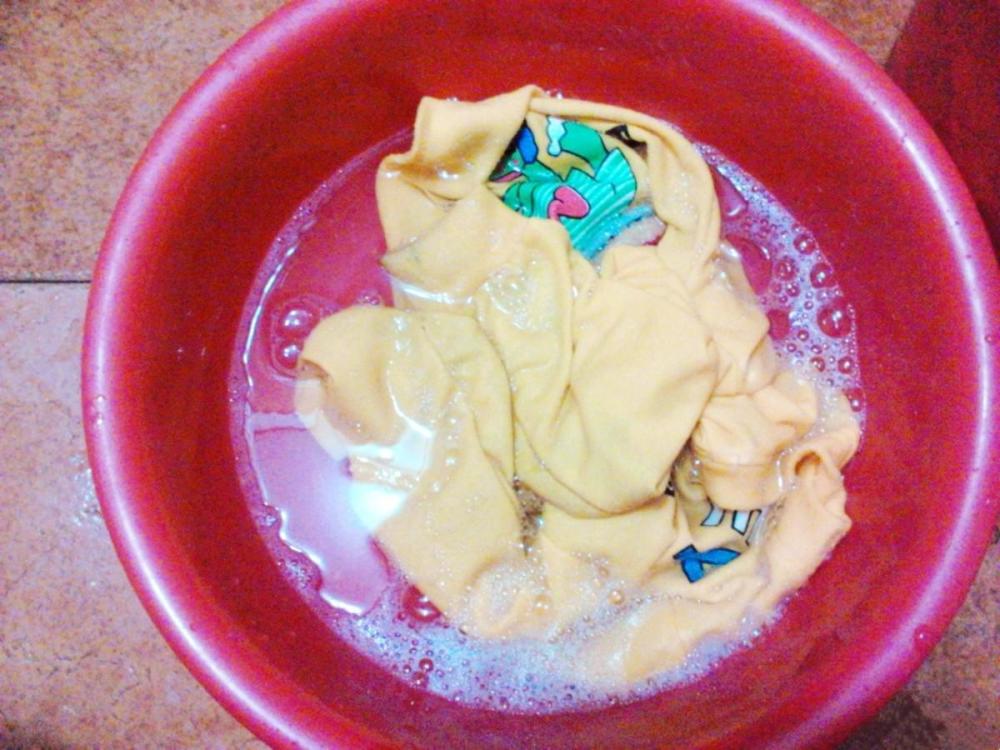 辟谣:给新生儿洗衣服要用盐水泡,开水烫?爸妈别道听途说做错了-舞儿网