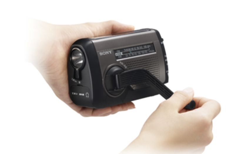 索尼推出新款收音机，支持手摇、USB、太阳能充电