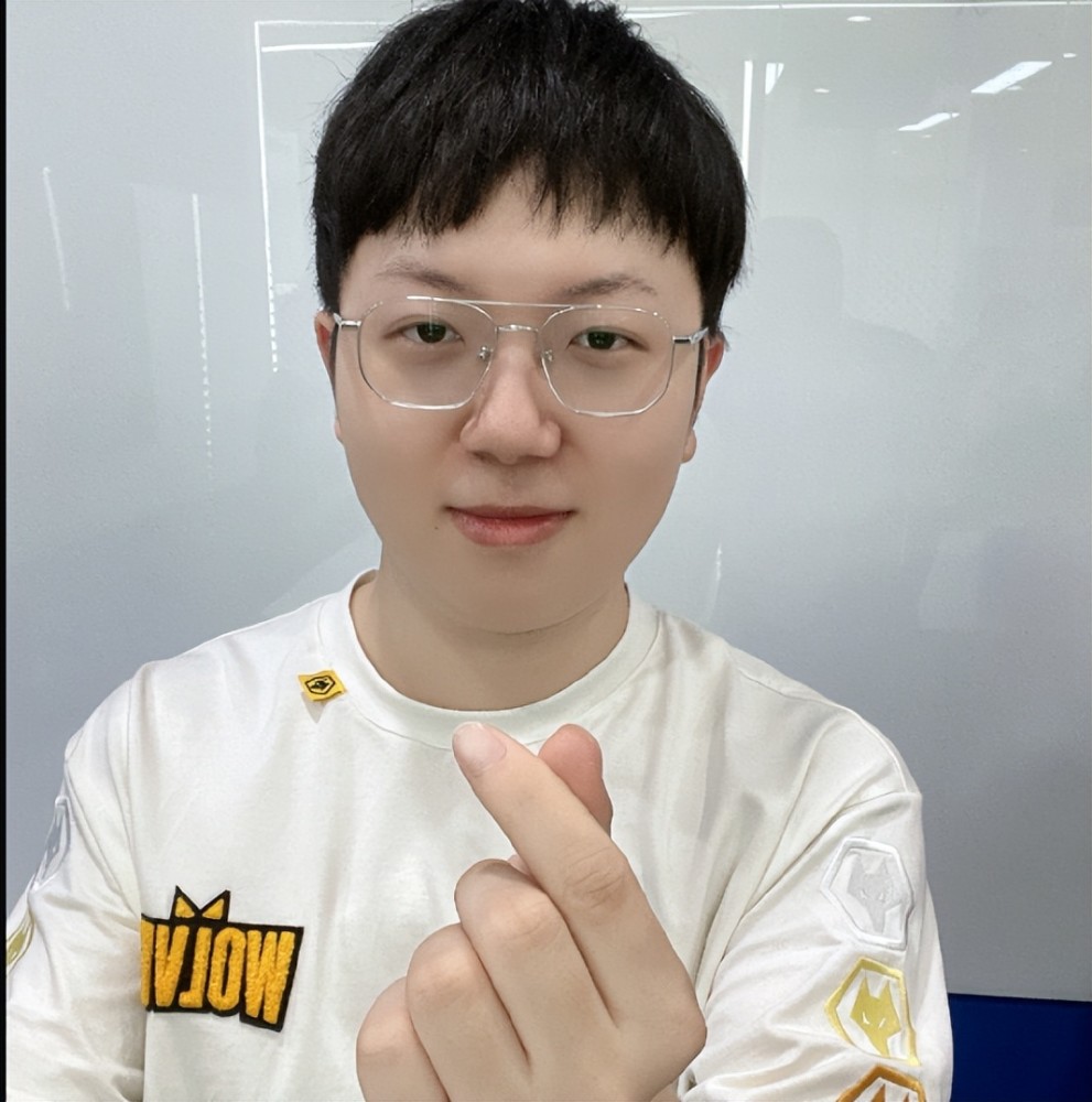 狼队妖刀力压云黎,登顶巅峰赛第一,换狼队头像后玩"招人"梗_腾讯新闻