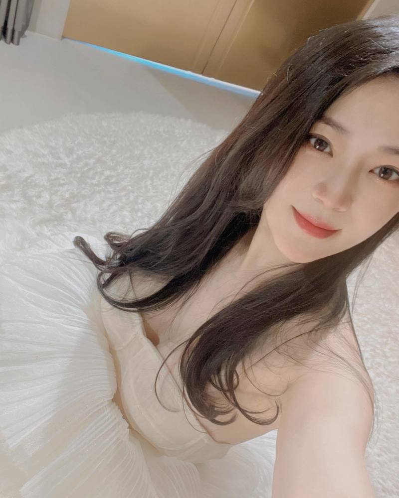 言承旭前女友张熙恩晒孕妇照宣布怀孕8个月,年初自曝已嫁圈外人_腾讯