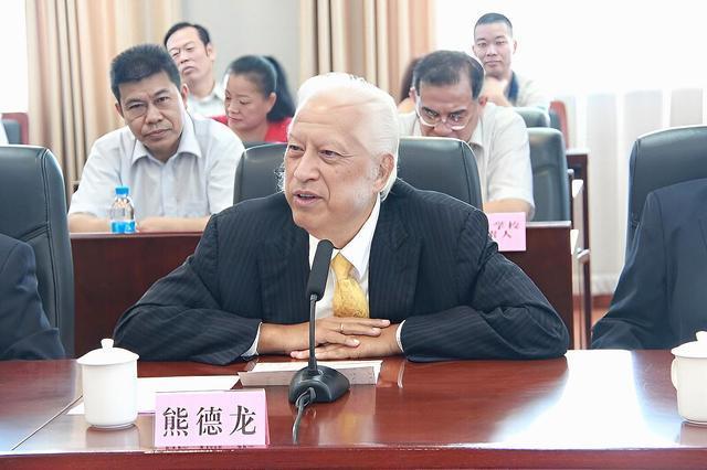 他是印尼与荷兰的混血儿,却为中国捐款4亿,熊德龙用一生报答中国