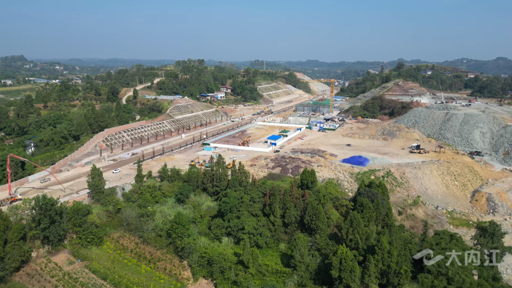 拼经济搞建设|成自宜高速铁路资中西站最新进展来了_腾讯新闻
