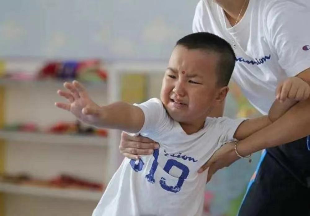 担心孩子上幼儿园哭闹?