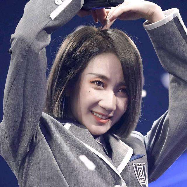 其人乃万于1996年出生在陕西省西安市,她本名不叫乃万,而是叫赵馨悦