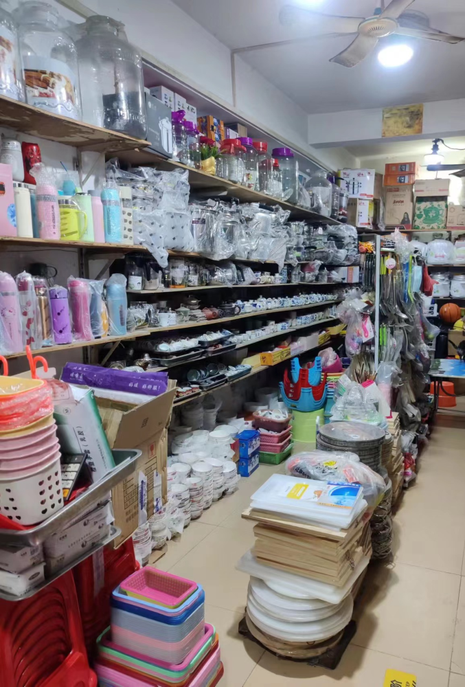 (摄影:王超)夫妻店主场优势显现 即时零售助力小店转型增收得益于杂货