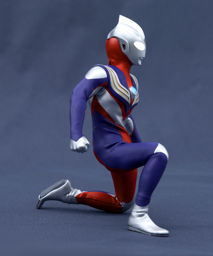 迪迦奥特曼:直球真实皮套质感的布衣可动手办 附带中国专属台座_腾讯