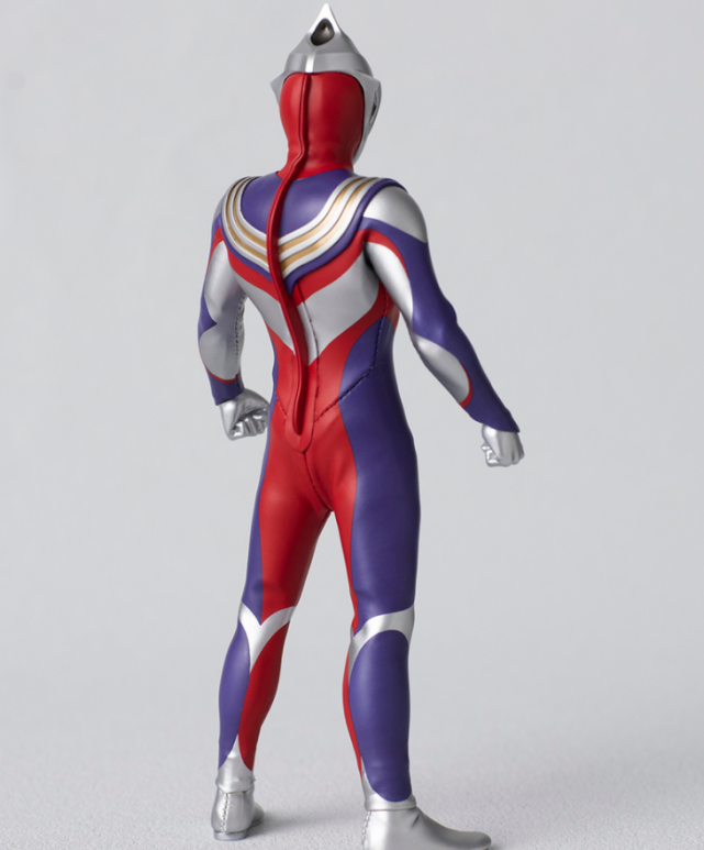 迪迦奥特曼:直球真实皮套质感的布衣可动手办 附带中国专属台座_腾讯