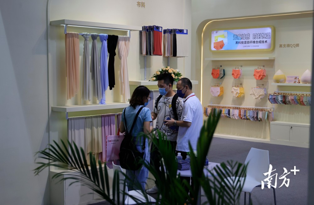 汇聚1500 展商,2022中国(深圳)国际品牌内衣展开幕