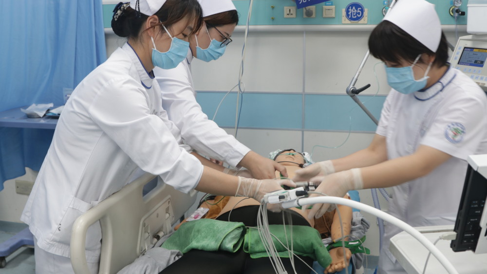 优化流程提升综合抢救能力西安市红会医院开展热射病患者急救演练