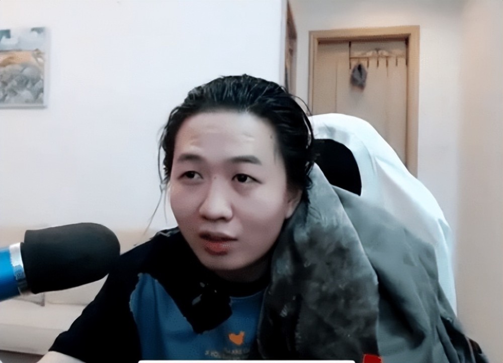 吕德华变儒雅先生粉丝都不习惯了水友这是被请去喝茶了吗
