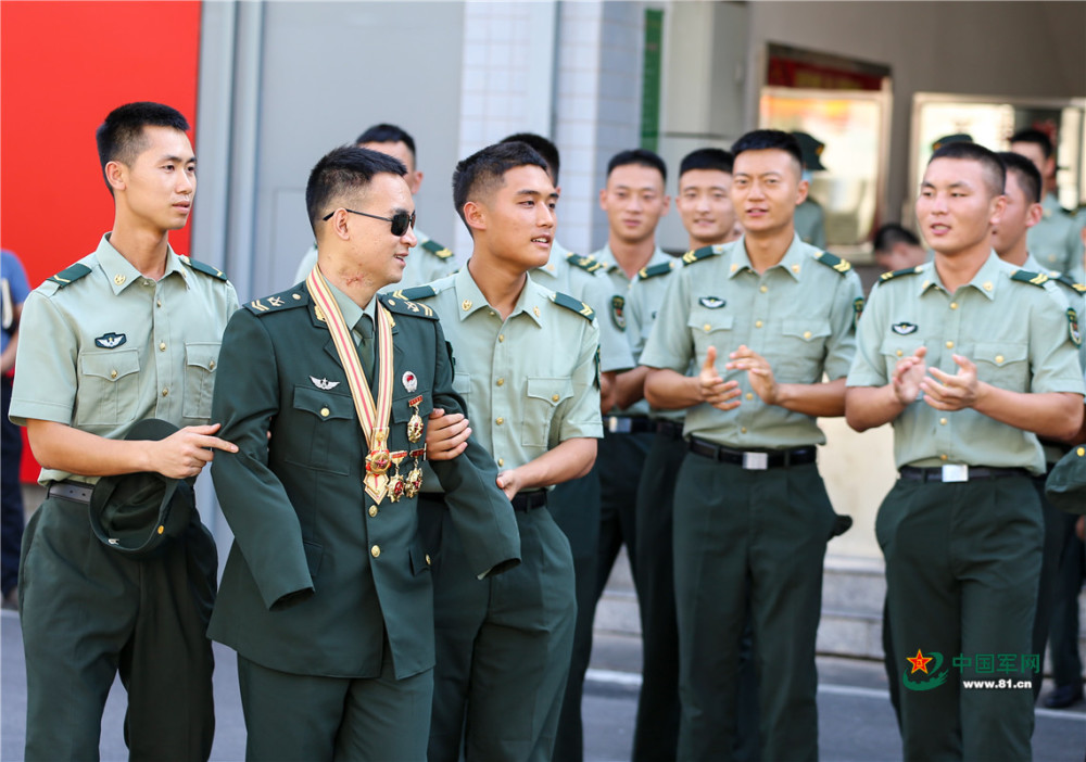 南部战区陆军掀起向“八一勋章”获得者杜富国同志学习热潮