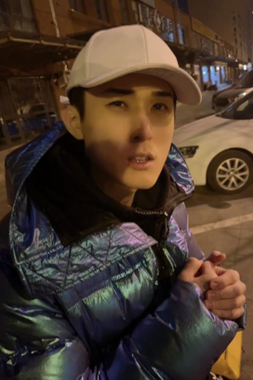 在张九南被师父郭德纲力捧后,关九海,张霄白成为了德云六队的"底".