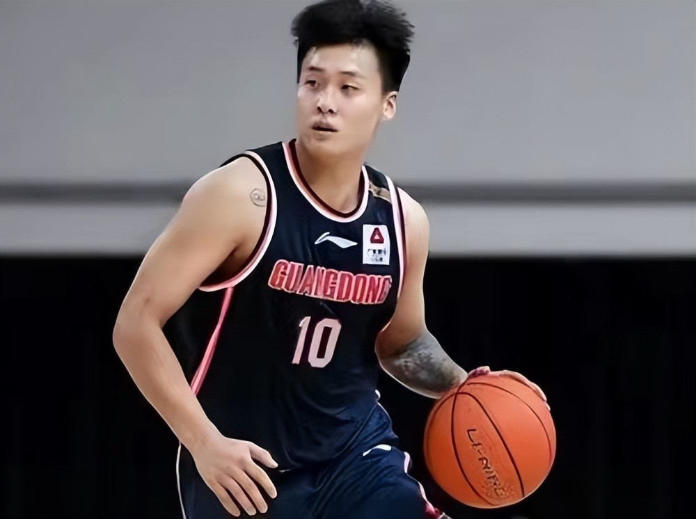 赵睿交易陷入拉锯战上海强势回应只愿意给现金朱芳雨犯难了