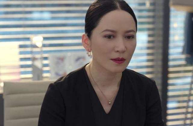 《玫瑰之战》:43岁温峥嵘和俞飞鸿剧中同框,状态不及大8岁的俞飞鸿