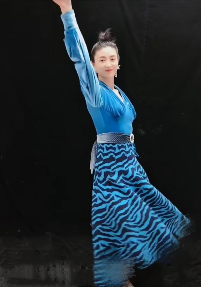 38岁沈眉庄斓曦近照引热议!身材圆润腹部突出,被猜测怀有第二胎