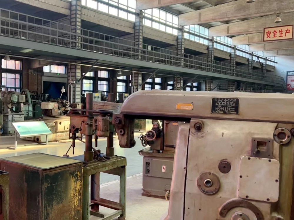 走进博物馆,仿佛置身一座大型兵工厂.