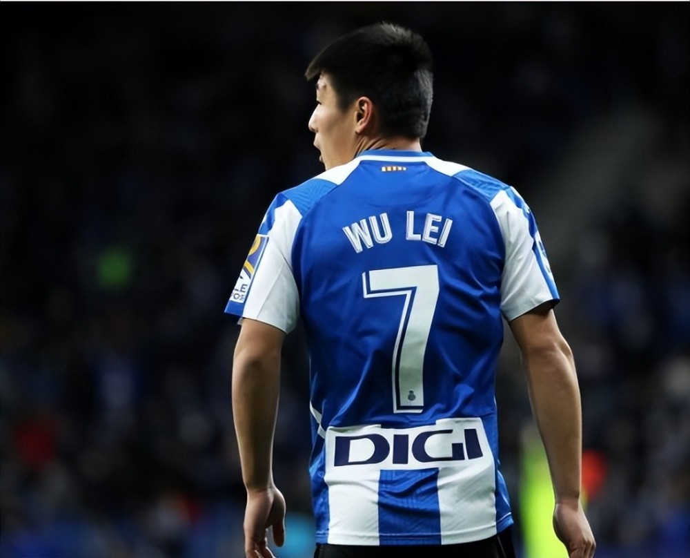 武磊放弃西甲700万年薪驰援上港,中超顶薪税前才500万_腾讯新闻