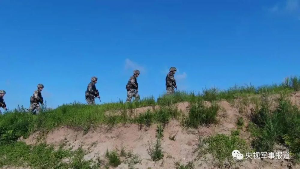 朝鲜最高领导人金正恩向朝鲜模范宣传员表示感谢小学五年级英语定语从句