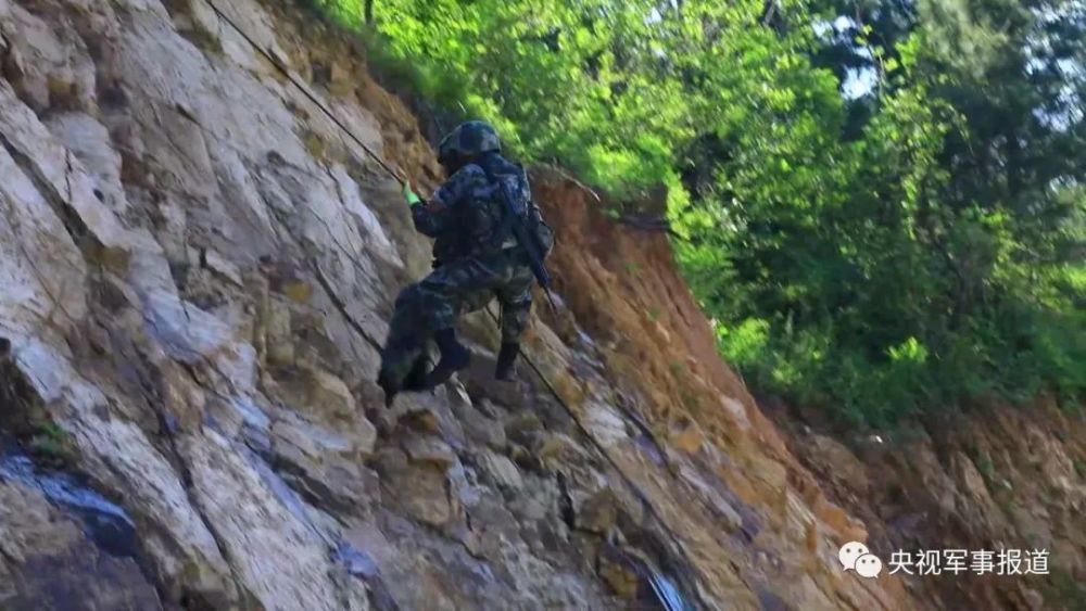 朝鲜最高领导人金正恩向朝鲜模范宣传员表示感谢小学五年级英语定语从句