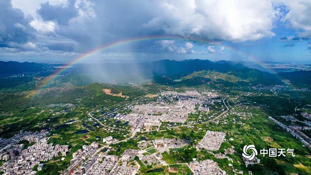 美呆广东普宁洪阳镇壮丽彩虹横贯天际仿若七彩仙桥