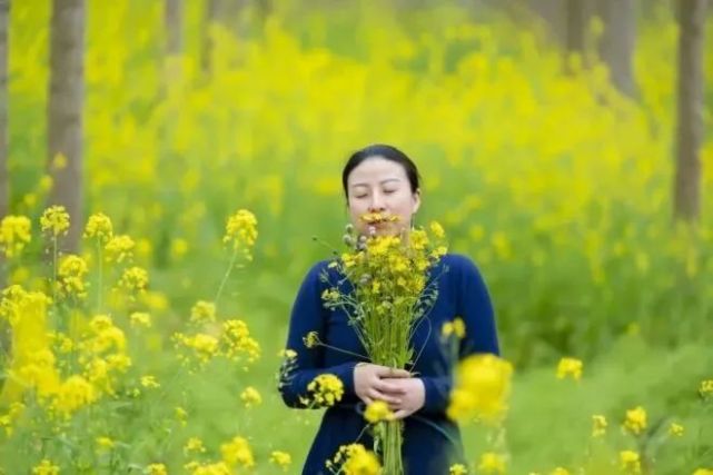 肆意,人到中年是歲月沉澱下來的優雅氣質,我們做一個知性,文藝的大媽