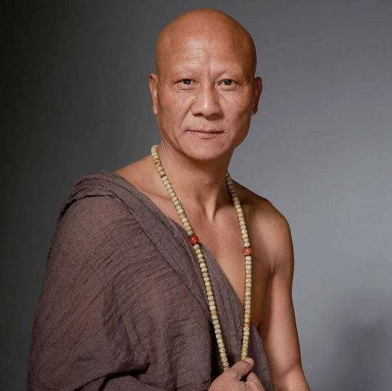 长相凶狠却有一颗温柔心,这5位宠妻男星,个个都是公认的好男人