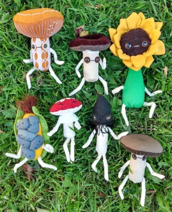 好了,接下来我们就一起欣赏这位偏爱蘑菇的手工艺人,制作的布艺作品