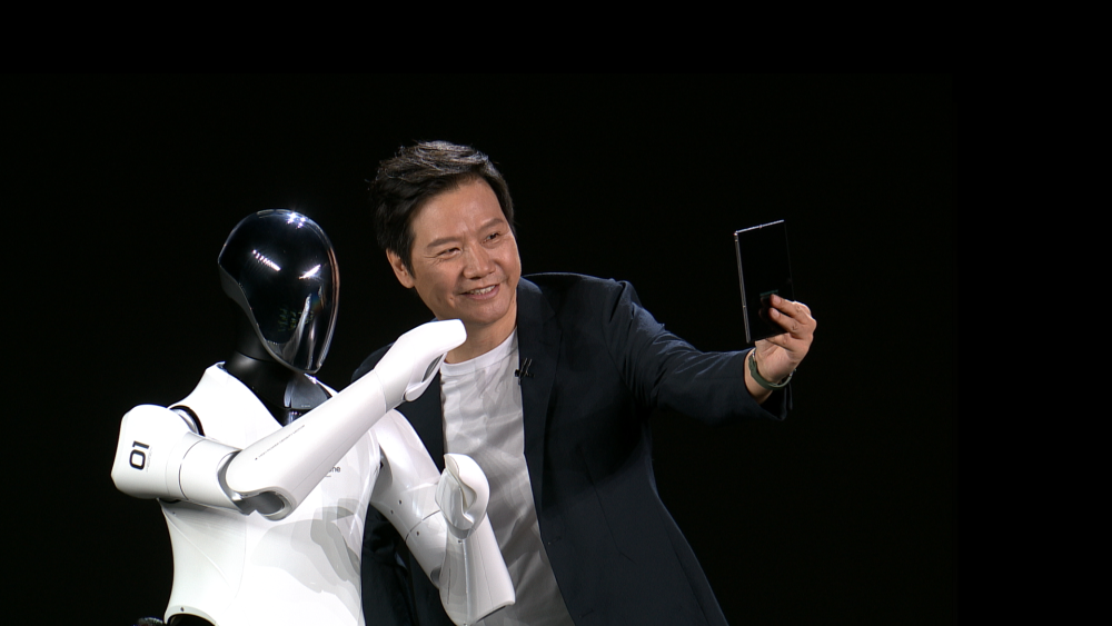 小米造“人”比特斯拉还快首款全尺寸人形仿生机器人CyberOne发布