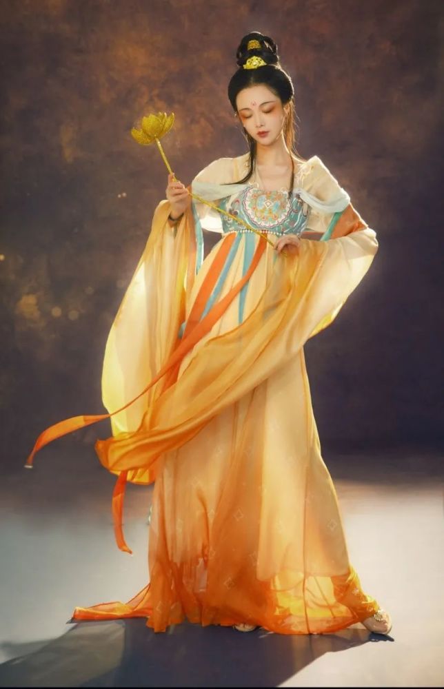 敦煌cos大比拼:把陈都灵,张芷溪跟女网红放在一起差别一目了然_腾讯