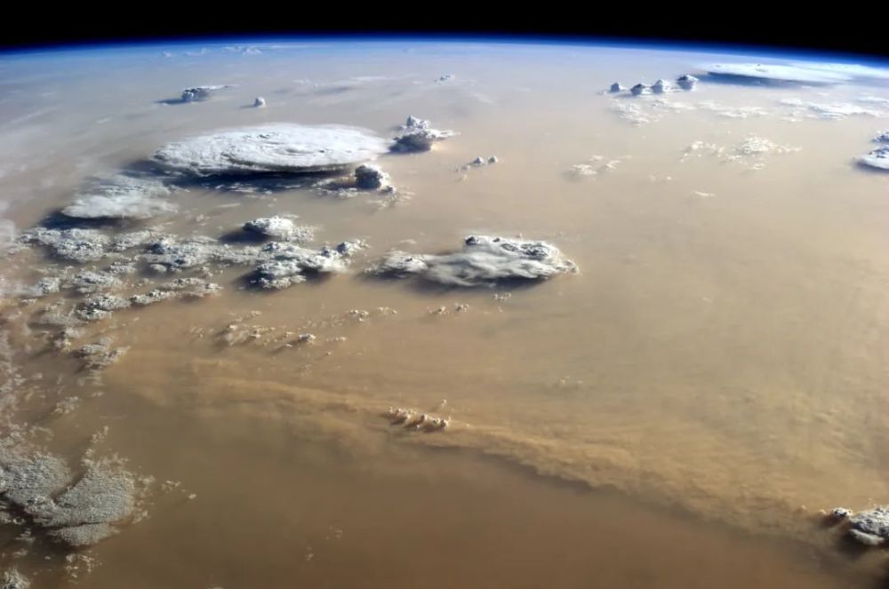 火星上的沙尘暴，和地球上的有什么不同？