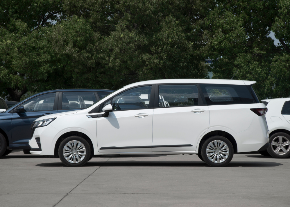 大厂出品的7座车,歌剧院式设计,喝92粗粮,有它何须吉利帝豪_腾讯新闻