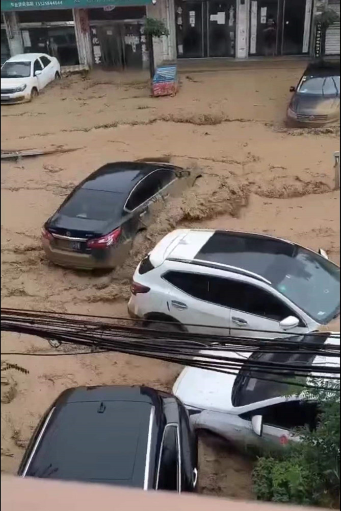 山西暴雨图片图片